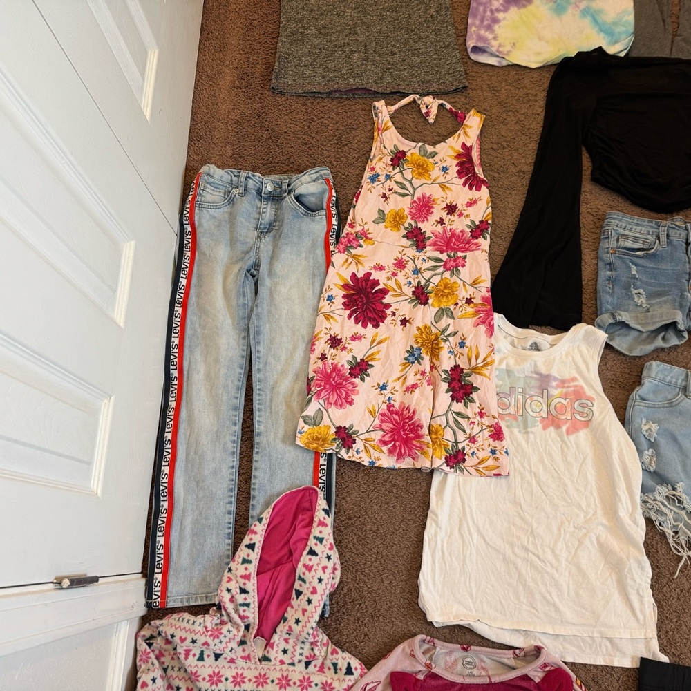 Girls 14 Piece Clothing LOT Levi’s Nike SHEIN Old Baby Jeans Tops 10 12 14 - Picture 4 of 10